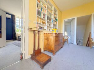 A unique estate in Saintes – 2 independent homes, swimming pool and wooded parkland
