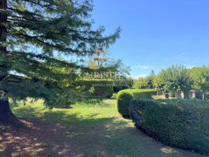 A unique estate in Saintes – 2 independent homes, swimming pool and wooded parkland