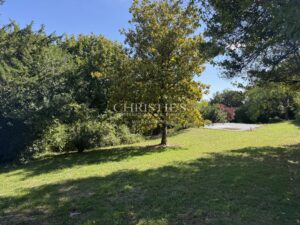 A unique estate in Saintes – 2 independent homes, swimming pool and wooded parkland