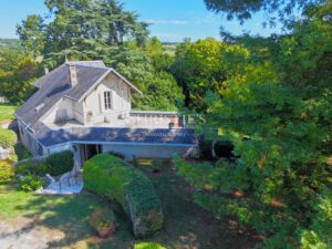 A unique estate in Saintes – 2 independent homes, swimming pool and wooded parkland