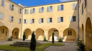 Rare elegance and intimacy, 3-bedroom apartment in the heart of La Rochelle