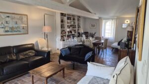 Rare elegance and intimacy, 3-bedroom apartment in the heart of La Rochelle