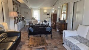 Rare elegance and intimacy, 3-bedroom apartment in the heart of La Rochelle