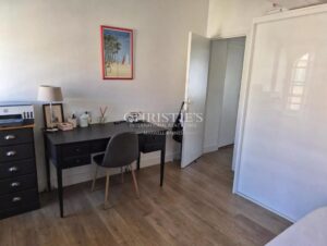 Rare elegance and intimacy, 3-bedroom apartment in the heart of La Rochelle