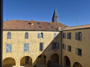 Rare elegance and intimacy, 3-bedroom apartment in the heart of La Rochelle