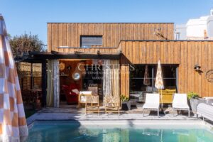 BÈGLES — Contemporary Family Home with Swimming Pool and Independent Studio