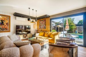 BÈGLES — Contemporary Family Home with Swimming Pool and Independent Studio