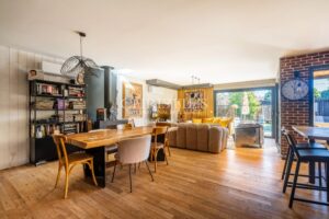 BÈGLES — Contemporary Family Home with Swimming Pool and Independent Studio