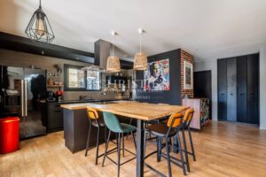 BÈGLES — Contemporary Family Home with Swimming Pool and Independent Studio