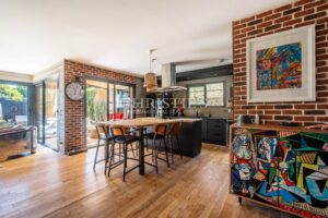 BÈGLES — Contemporary Family Home with Swimming Pool and Independent Studio