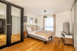 BÈGLES — Contemporary Family Home with Swimming Pool and Independent Studio