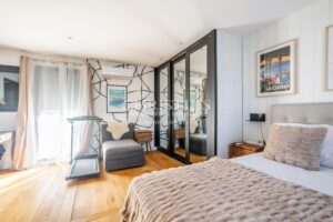 BÈGLES — Contemporary Family Home with Swimming Pool and Independent Studio