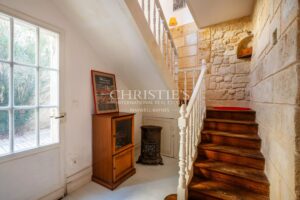 SAINT-EMILION: Commercial and residential building