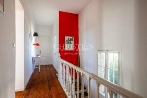 SAINT-EMILION: Commercial and residential building