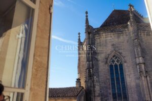SAINT-EMILION: Commercial and residential building