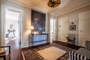 Bordeaux – Jardin Public – Elegant Renovated Apartment – 2 Bedrooms