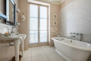 Bordeaux – Jardin Public – Elegant Renovated Apartment – 2 Bedrooms