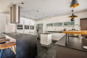 Bordeaux Caudéran – Maison contemporaine familiale – Jardin – Piscine – Garage